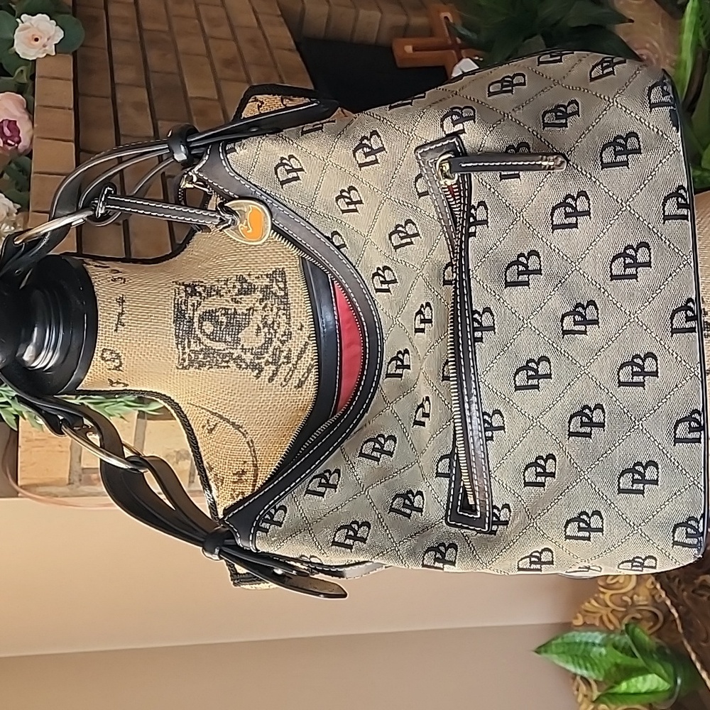 Dooney & Bourke Black and Tan Shoulder Bag with Signature Style Vintage